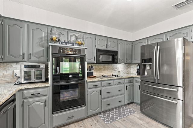 2906 River Crest Street, Grapevine, TX 76051