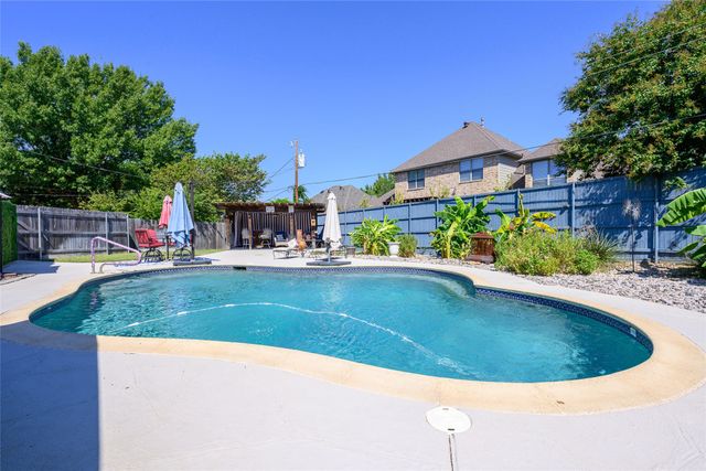 2906 River Crest Street, Grapevine, TX 76051