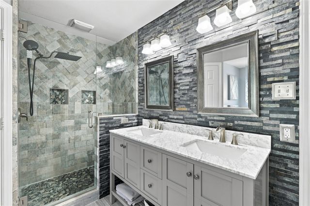 2906 River Crest Street, Grapevine, TX 76051