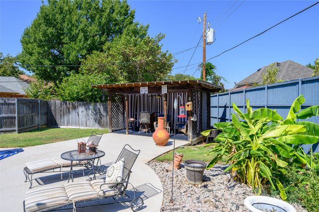 2906 River Crest Street, Grapevine, TX 76051