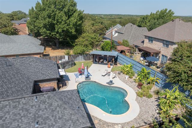 2906 River Crest Street, Grapevine, TX 76051