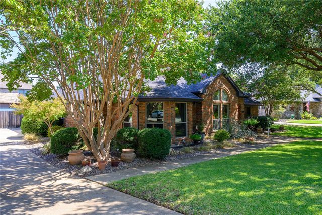 2906 River Crest Street, Grapevine, TX 76051