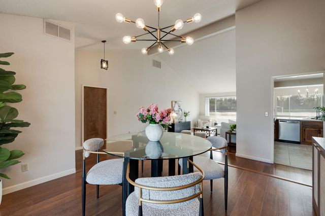 28 Keel Ct, Sacramento, CA 95831