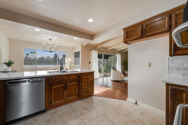 28 Keel Ct, Sacramento, CA 95831