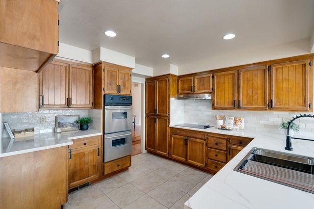 28 Keel Ct, Sacramento, CA 95831