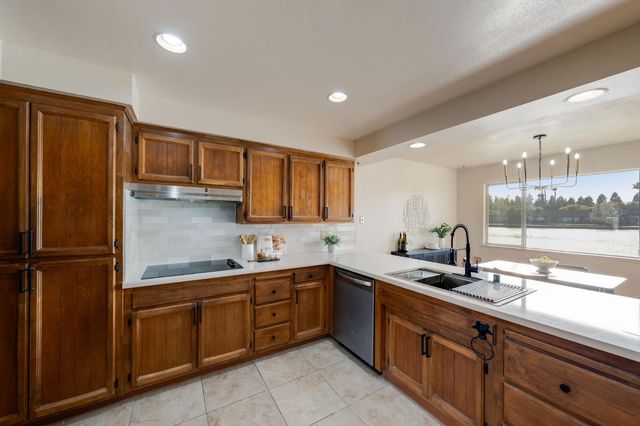 28 Keel Ct, Sacramento, CA 95831