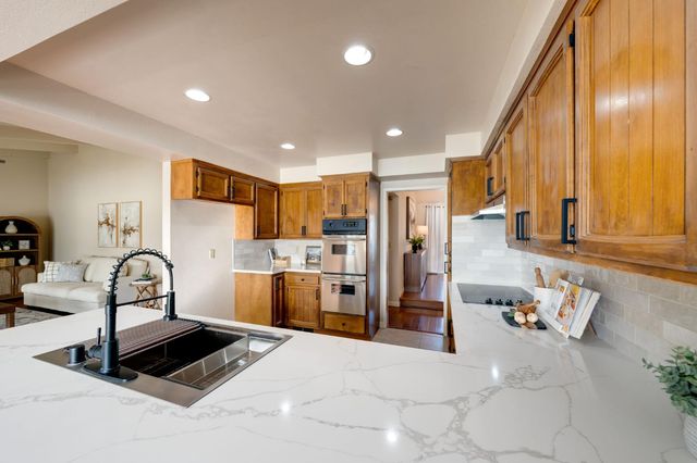 28 Keel Ct, Sacramento, CA 95831