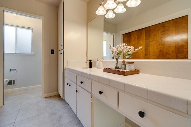 28 Keel Ct, Sacramento, CA 95831