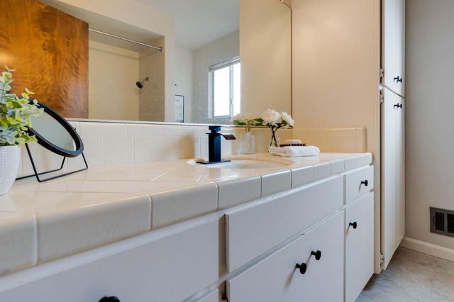 28 Keel Ct, Sacramento, CA 95831