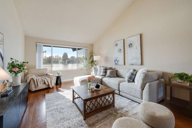 28 Keel Ct, Sacramento, CA 95831