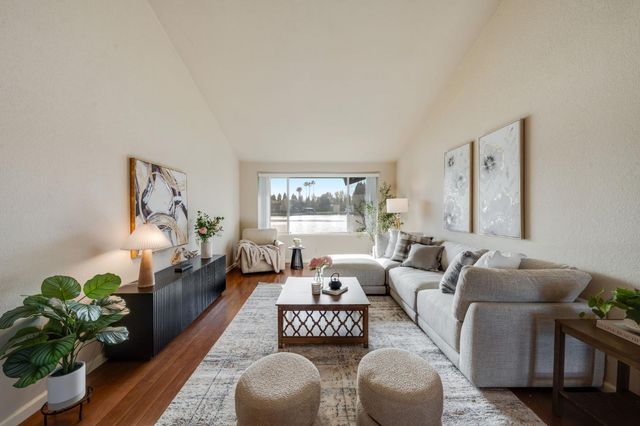 28 Keel Ct, Sacramento, CA 95831