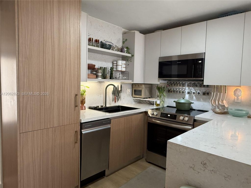 1666 West Ave 305, Miami Beach, FL 33139