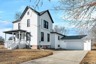 11 E 3rd Street, El Paso, IL 61738
