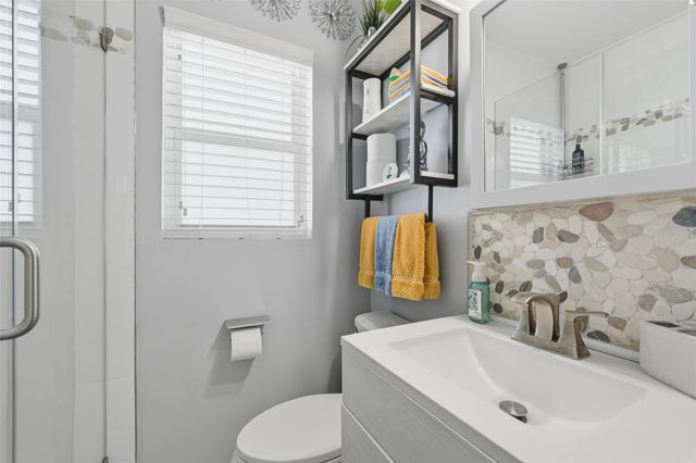 807 W Ocean Ave, Lantana, FL 33462