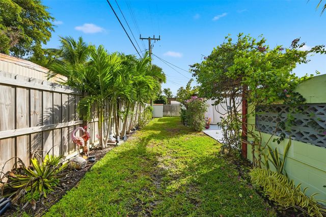 807 W Ocean Ave, Lantana, FL 33462