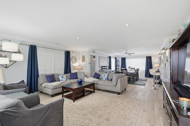 807 W Ocean Ave, Lantana, FL 33462