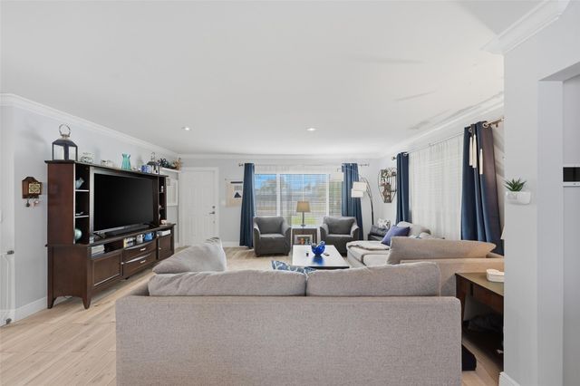 807 W Ocean Ave, Lantana, FL 33462