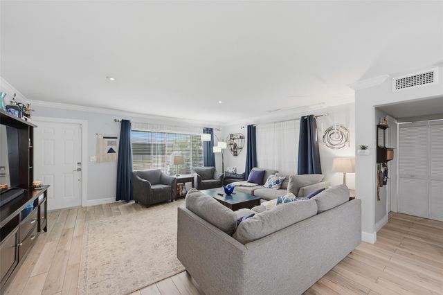 807 W Ocean Ave, Lantana, FL 33462