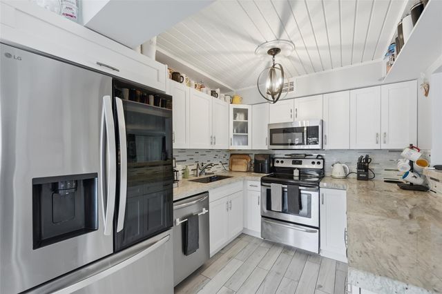 807 W Ocean Ave, Lantana, FL 33462