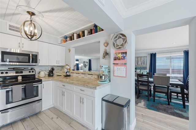 807 W Ocean Ave, Lantana, FL 33462