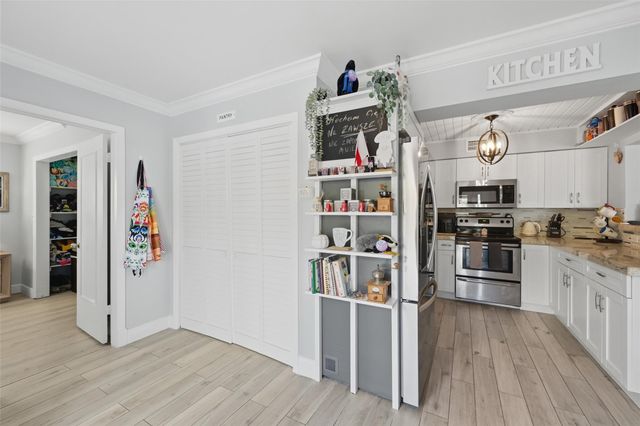 807 W Ocean Ave, Lantana, FL 33462