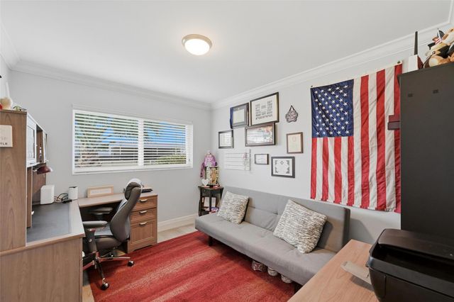 807 W Ocean Ave, Lantana, FL 33462