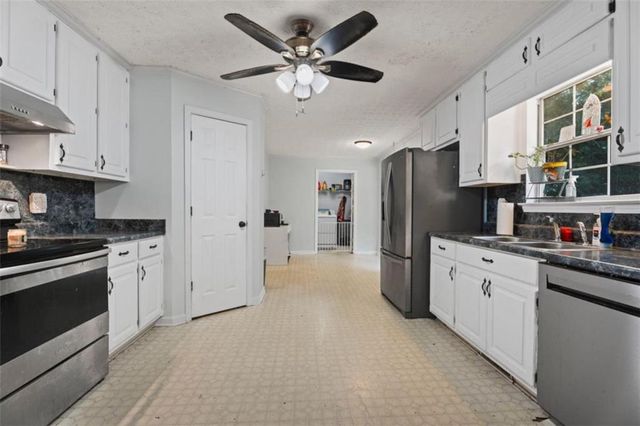218 River Trace Court, Mcdonough, GA 30253