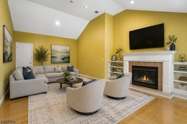 328 Hillside Ave, Livingston Twp., NJ 07039