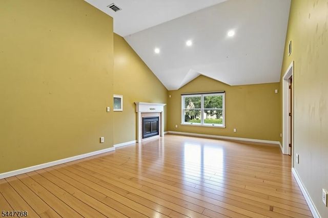 328 Hillside Ave, Livingston Twp., NJ 07039