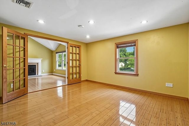 328 Hillside Ave, Livingston Twp., NJ 07039