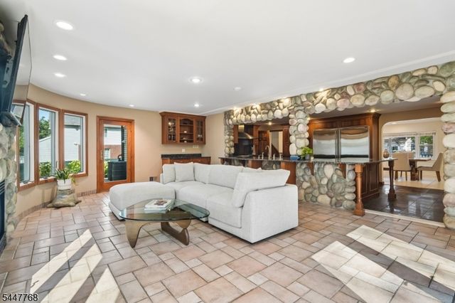 328 Hillside Ave, Livingston Twp., NJ 07039