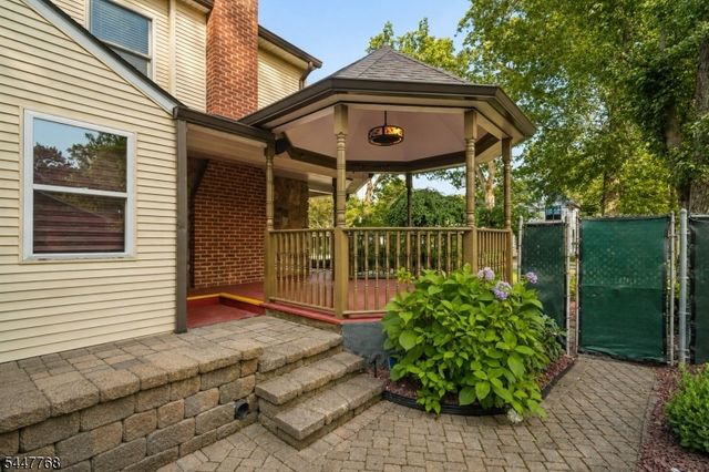 328 Hillside Ave, Livingston Twp., NJ 07039