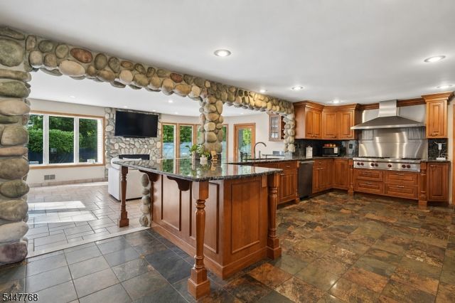 328 Hillside Ave, Livingston Twp., NJ 07039