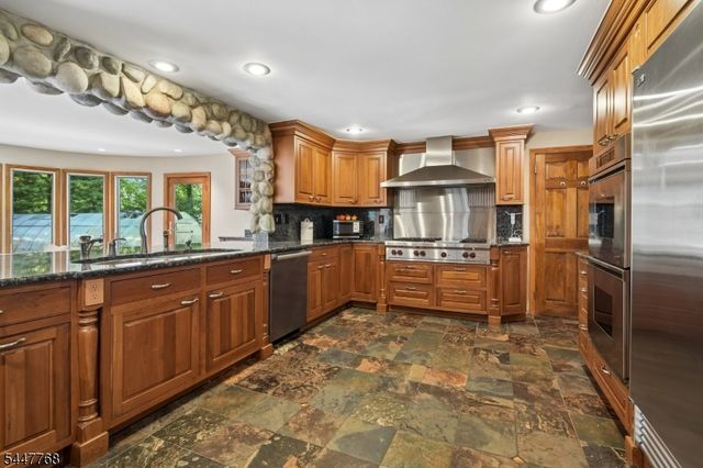 328 Hillside Ave, Livingston Twp., NJ 07039