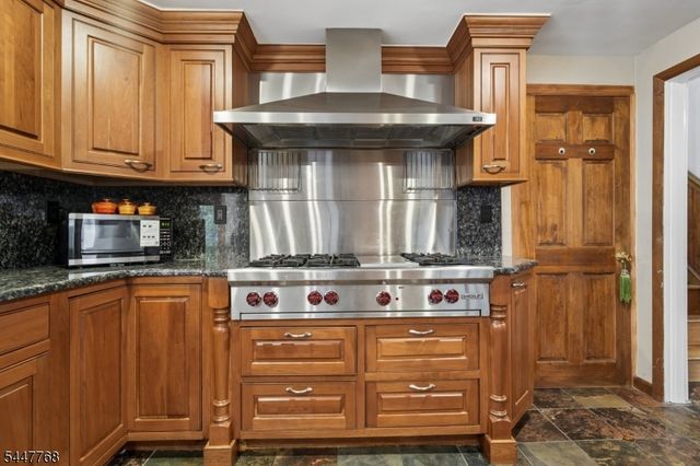 328 Hillside Ave, Livingston Twp., NJ 07039