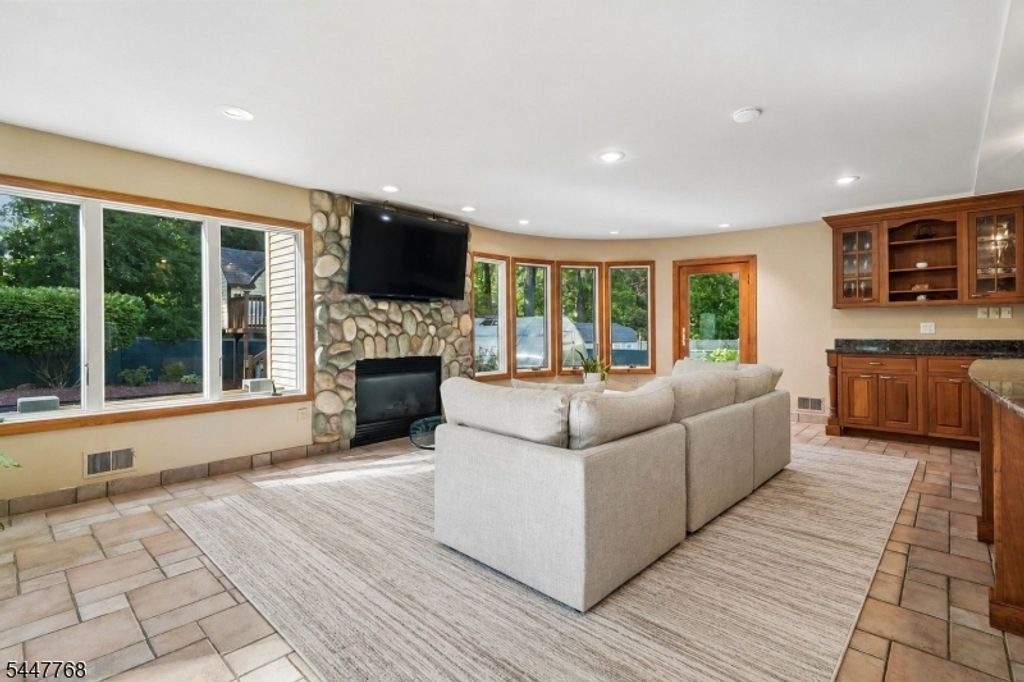 328 Hillside Ave, Livingston Twp., NJ 07039 — photo 2