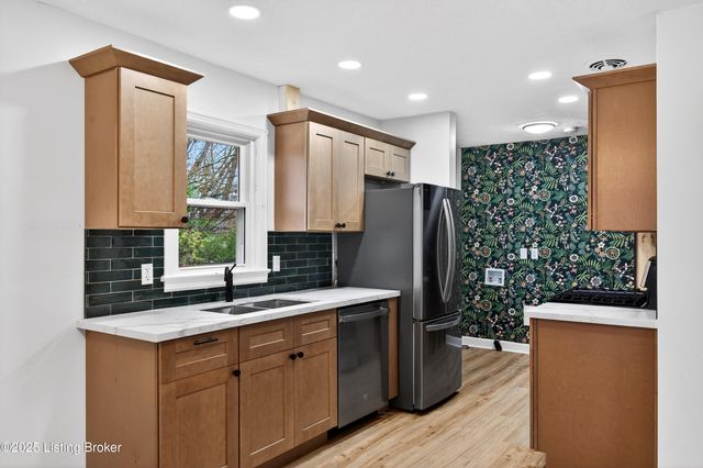 7919 Daffodil Dr, Louisville, KY 40258