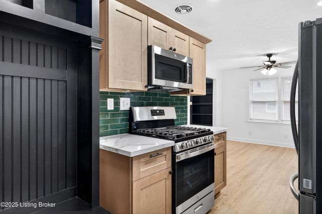 7919 Daffodil Dr, Louisville, KY 40258