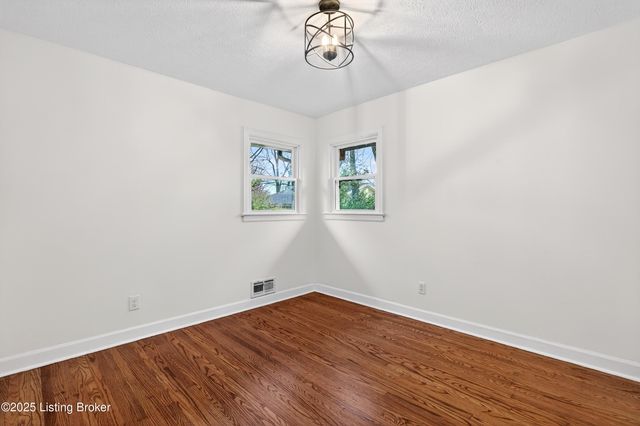 7919 Daffodil Dr, Louisville, KY 40258