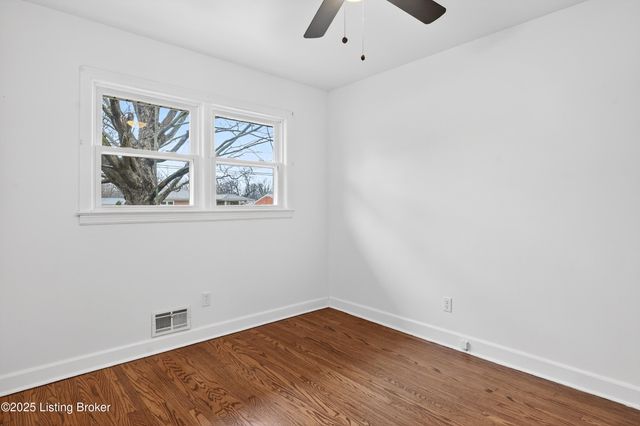 7919 Daffodil Dr, Louisville, KY 40258