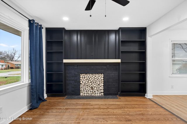 7919 Daffodil Dr, Louisville, KY 40258