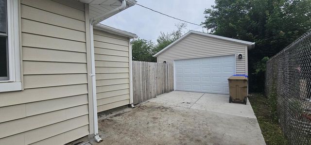 5606 44th AVENUE, Kenosha, WI 53144