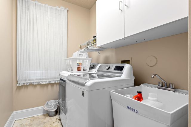 3062 Lakewood Circle, Weston, FL 33332