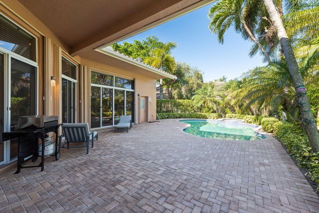 3062 Lakewood Circle, Weston, FL 33332