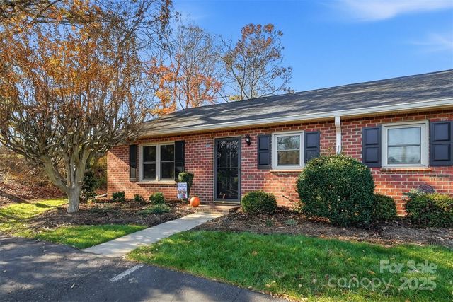 885 21st Avenue NE, Hickory, NC 28601