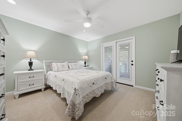 885 21st Avenue NE, Hickory, NC 28601