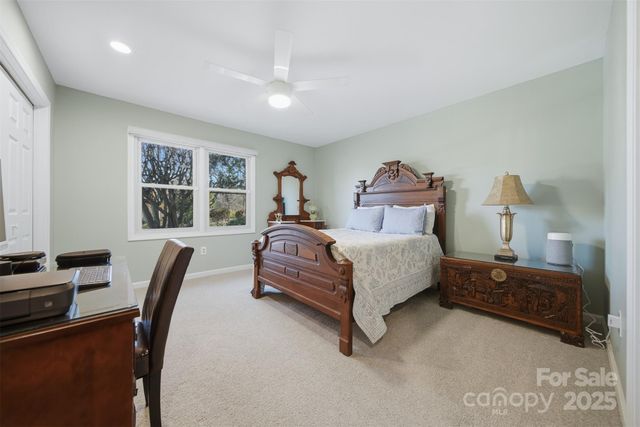 885 21st Avenue NE, Hickory, NC 28601