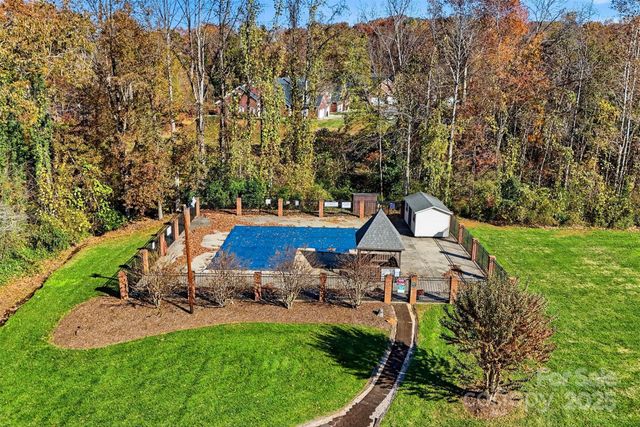 885 21st Avenue NE, Hickory, NC 28601