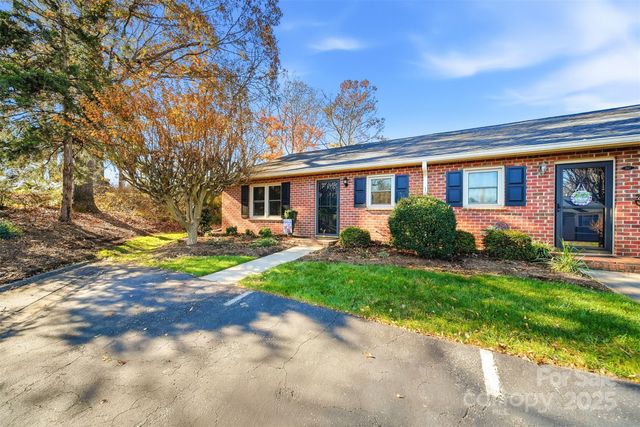 885 21st Avenue NE, Hickory, NC 28601