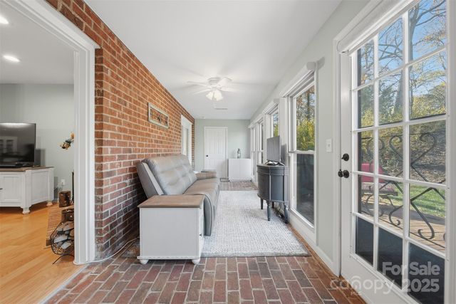 885 21st Avenue NE, Hickory, NC 28601